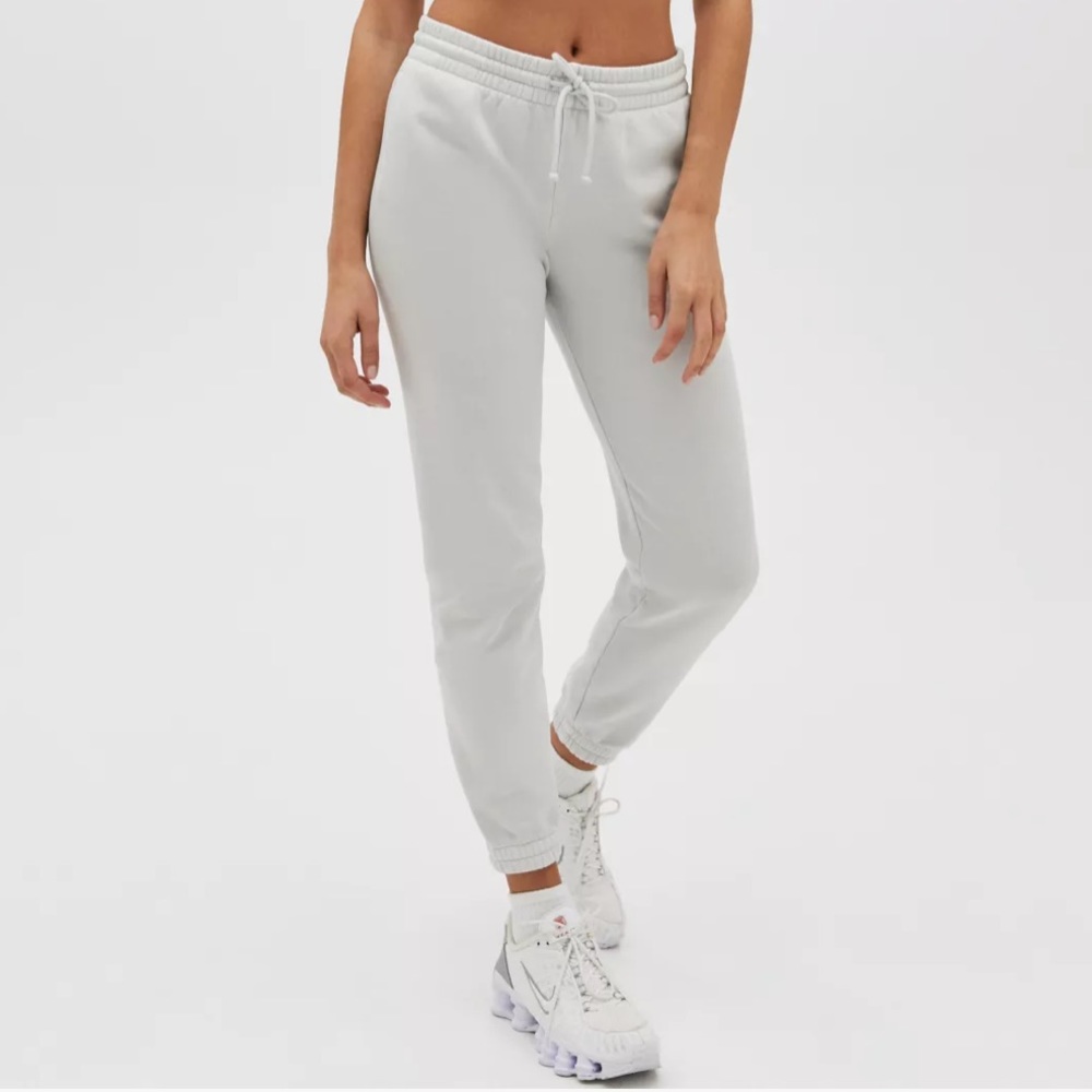 ✨TNA ARITZIA Perfect Sweatpant in Grey size L